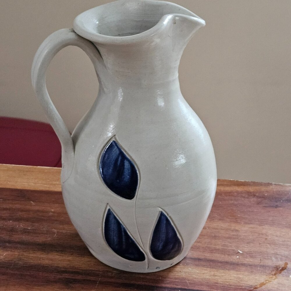 vintage Williamsburg pottery pitcher salt glazed with colbolt blue design 7"